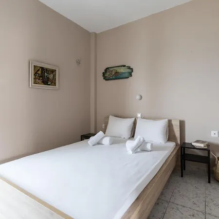 Beachfront 1St Floor Apartment * Fourka