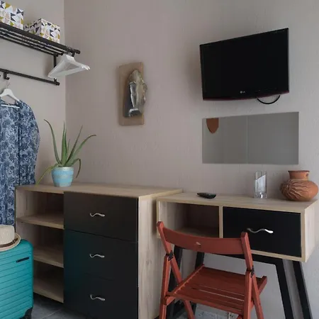 Beachfront 1St Floor Apartment Fourka