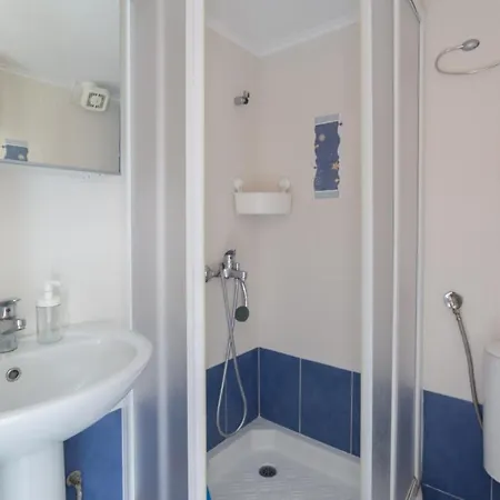 Beachfront 1St Floor Apartment Fourka
