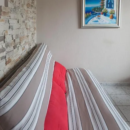 Beachfront 1St Floor Apartment フォルカ