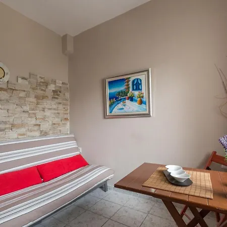 Beachfront 1St Floor Apartment * フォルカ
