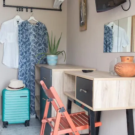 Beachfront 1St Floor Apartment * フォルカ